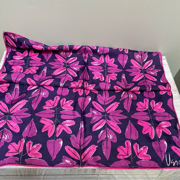 Lot of 3 Vintage Square Scarves; 2 Vera Neumann, 1 Anne Klein. - Picture 7 of 9